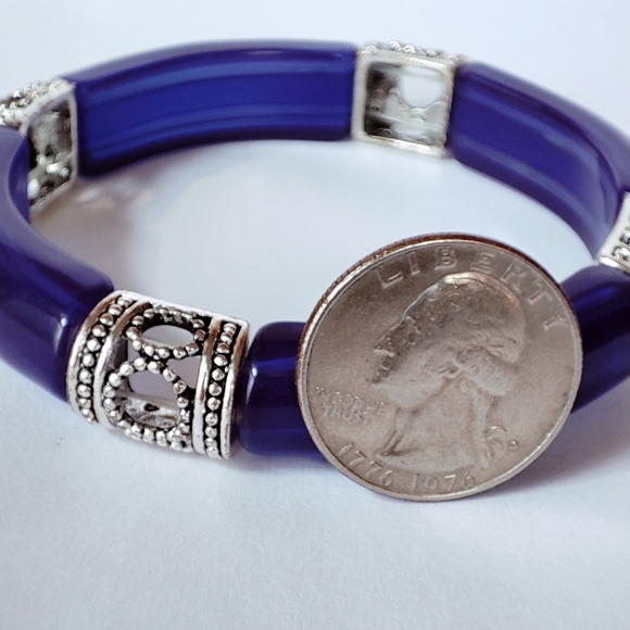 Navy Blue Lucite Curved Stretch Bracelet Vintage Silver Metal Beads NEW - Picture 7 of 9